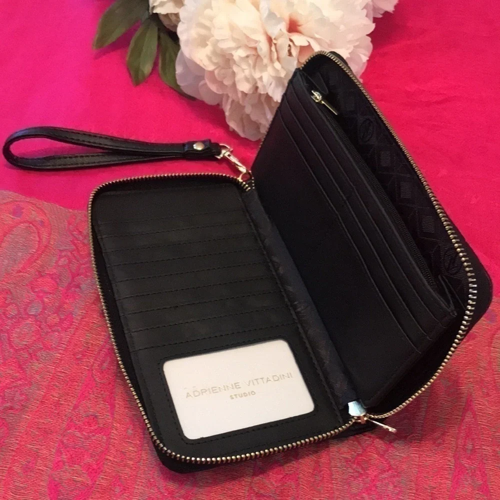 NWOT Adrianne Vittadini Black Wristlet